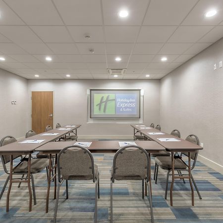 Holiday Inn Express & Suites Tulsa Midtown By Ihg Bagian luar foto