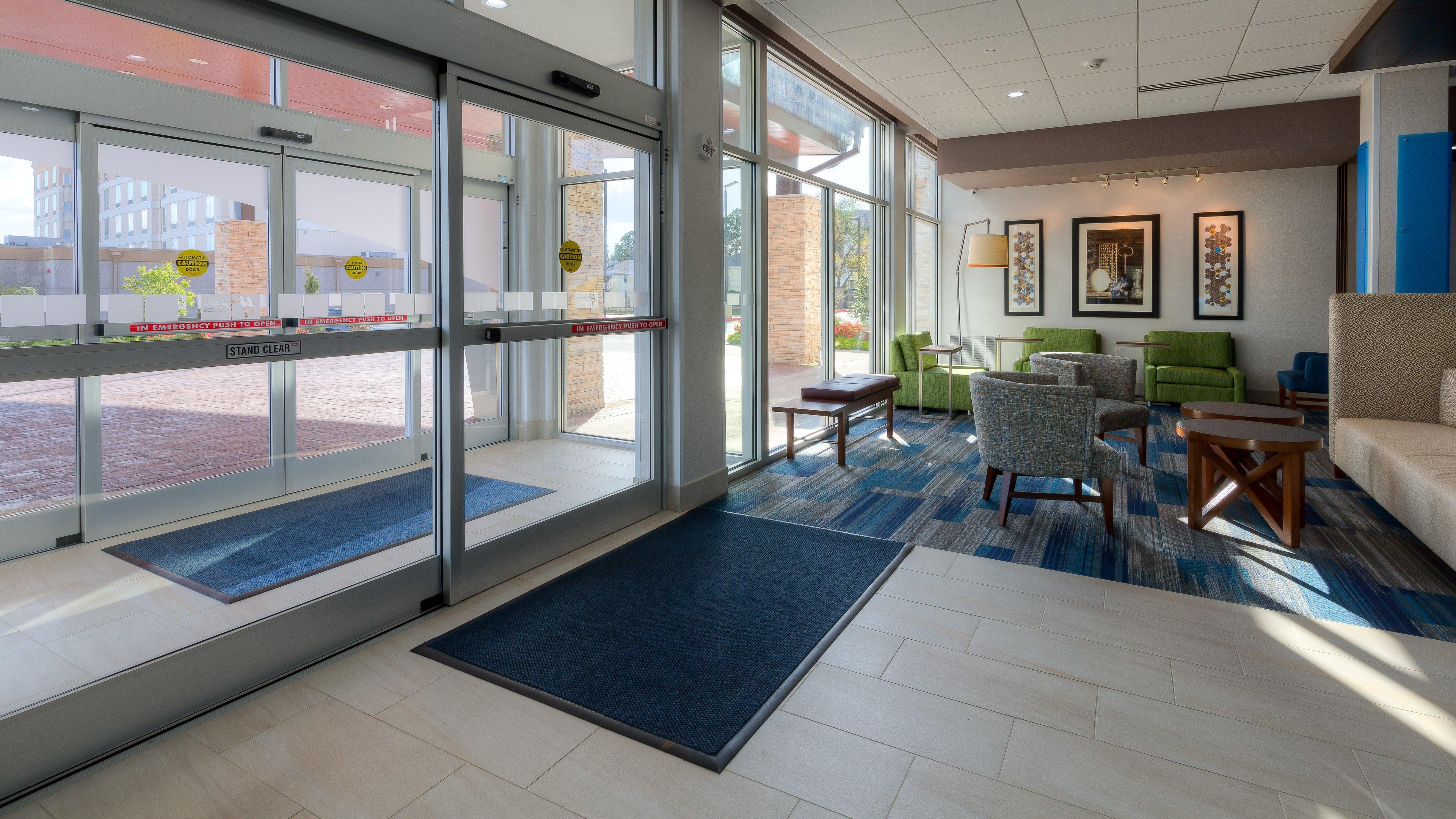 Holiday Inn Express & Suites Tulsa Midtown By Ihg Bagian luar foto