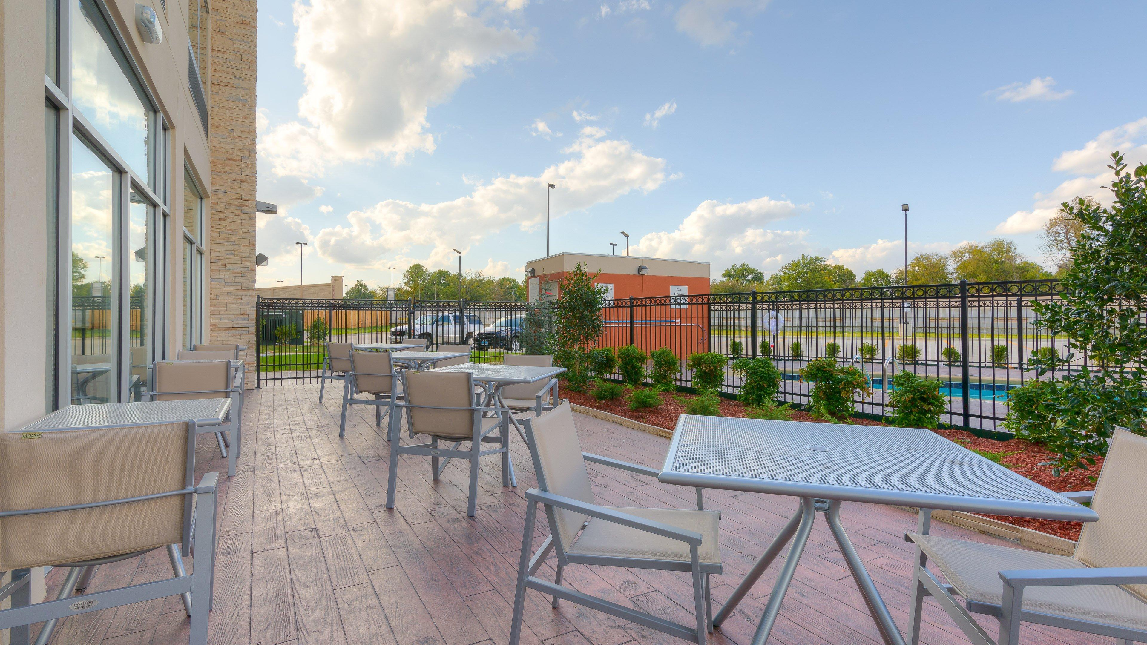 Holiday Inn Express & Suites Tulsa Midtown By Ihg Bagian luar foto