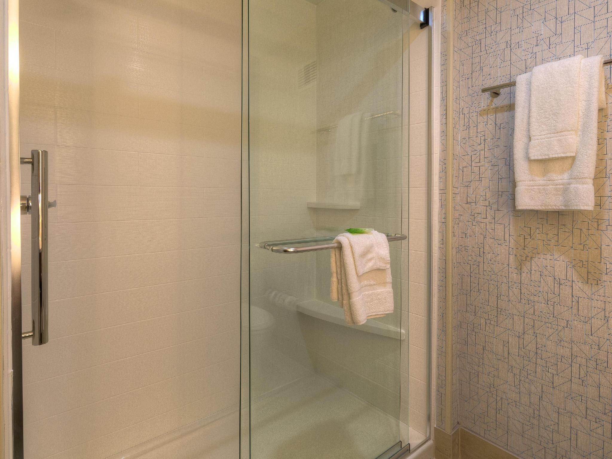 Holiday Inn Express & Suites Tulsa Midtown By Ihg Bagian luar foto