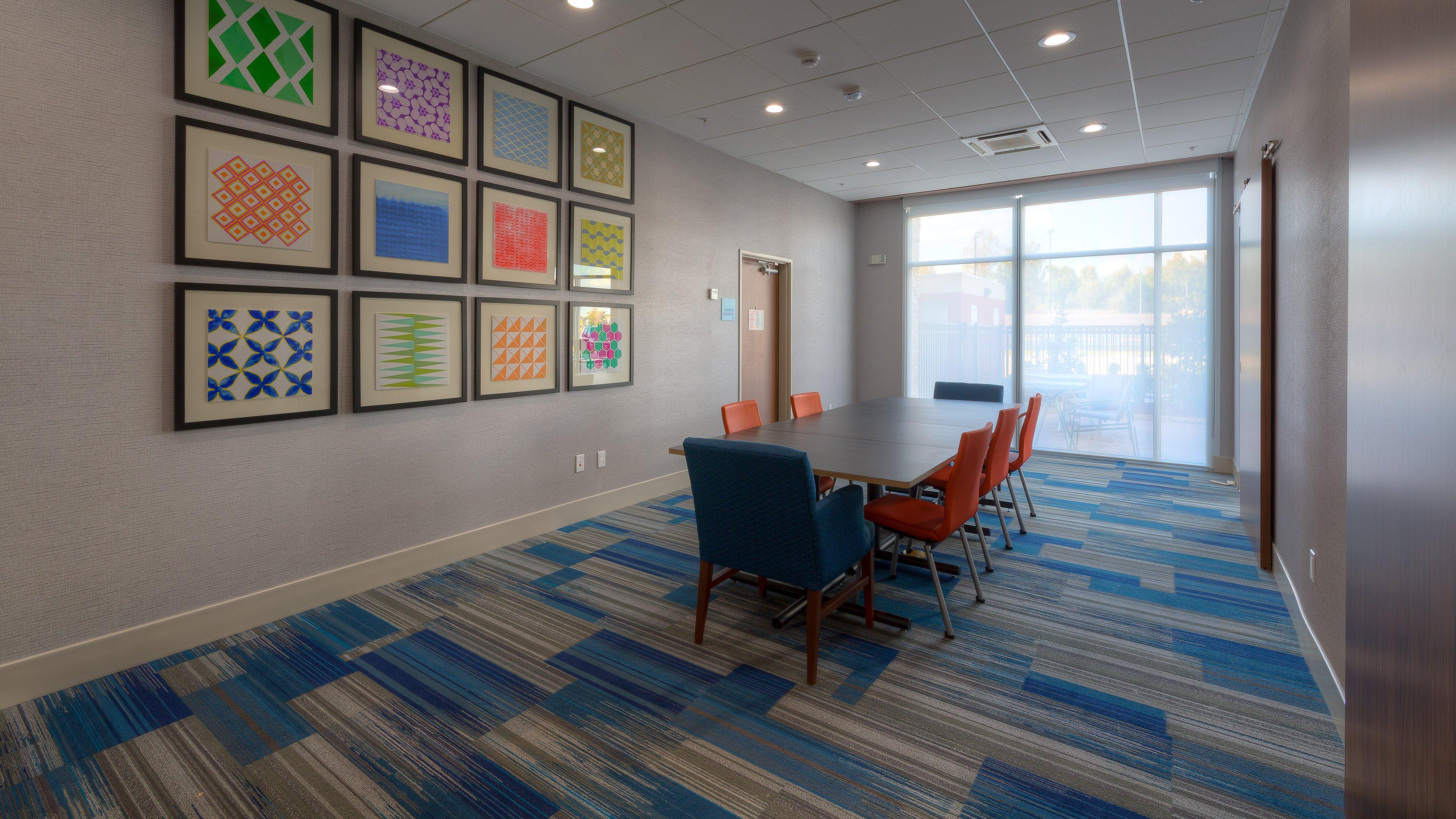 Holiday Inn Express & Suites Tulsa Midtown By Ihg Bagian luar foto