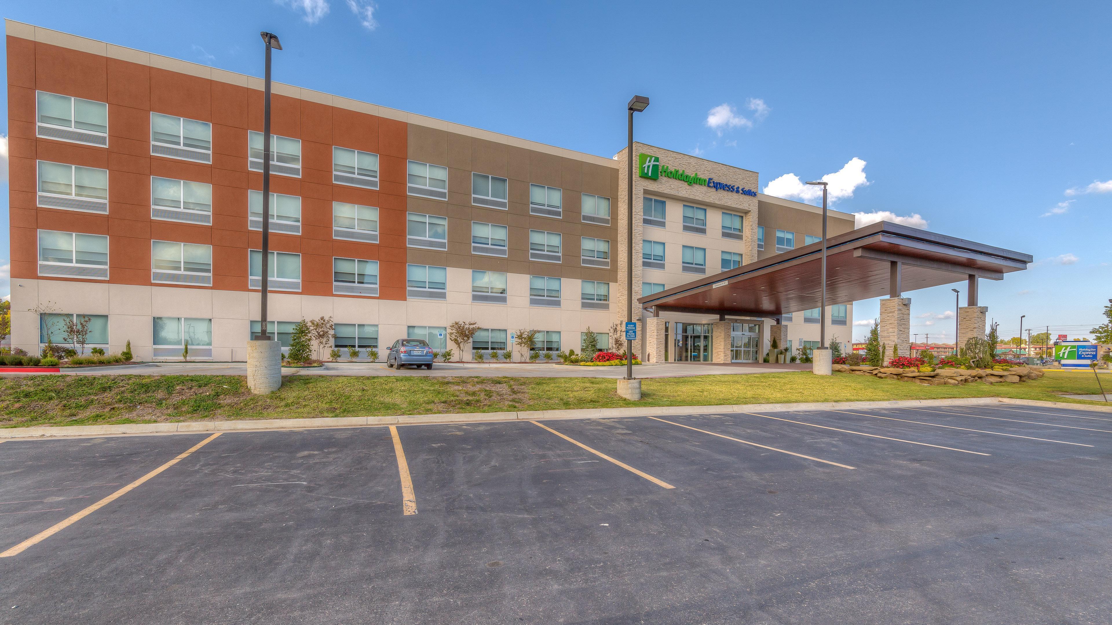 Holiday Inn Express & Suites Tulsa Midtown By Ihg Bagian luar foto
