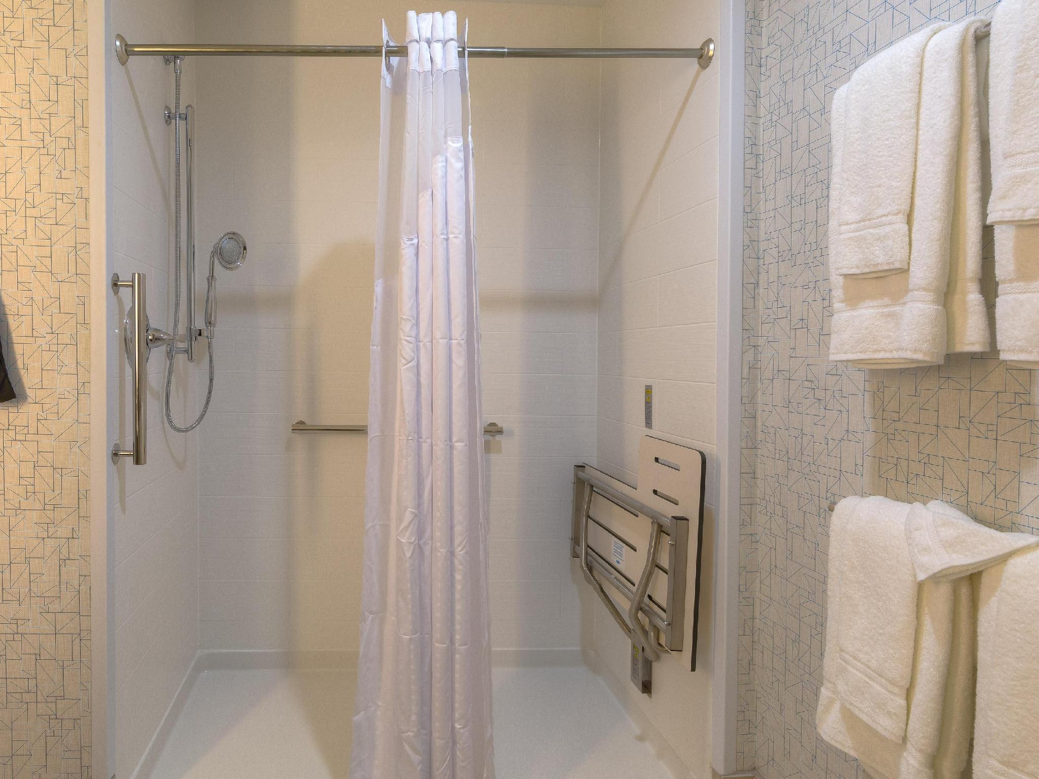 Holiday Inn Express & Suites Tulsa Midtown By Ihg Bagian luar foto
