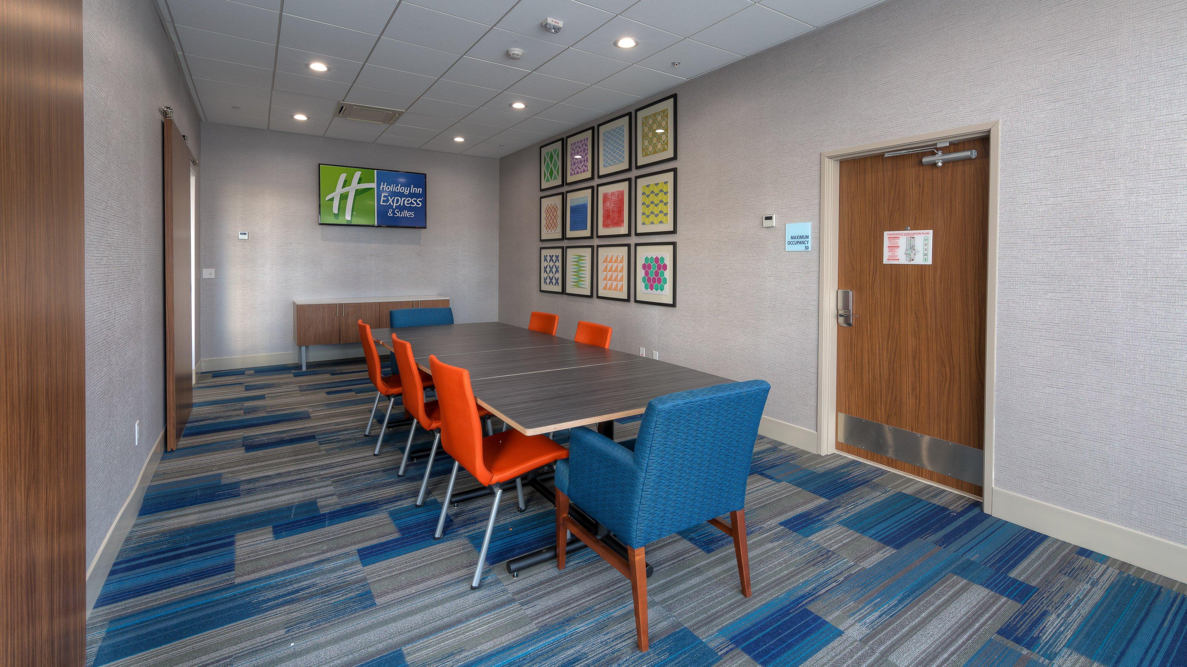 Holiday Inn Express & Suites Tulsa Midtown By Ihg Bagian luar foto