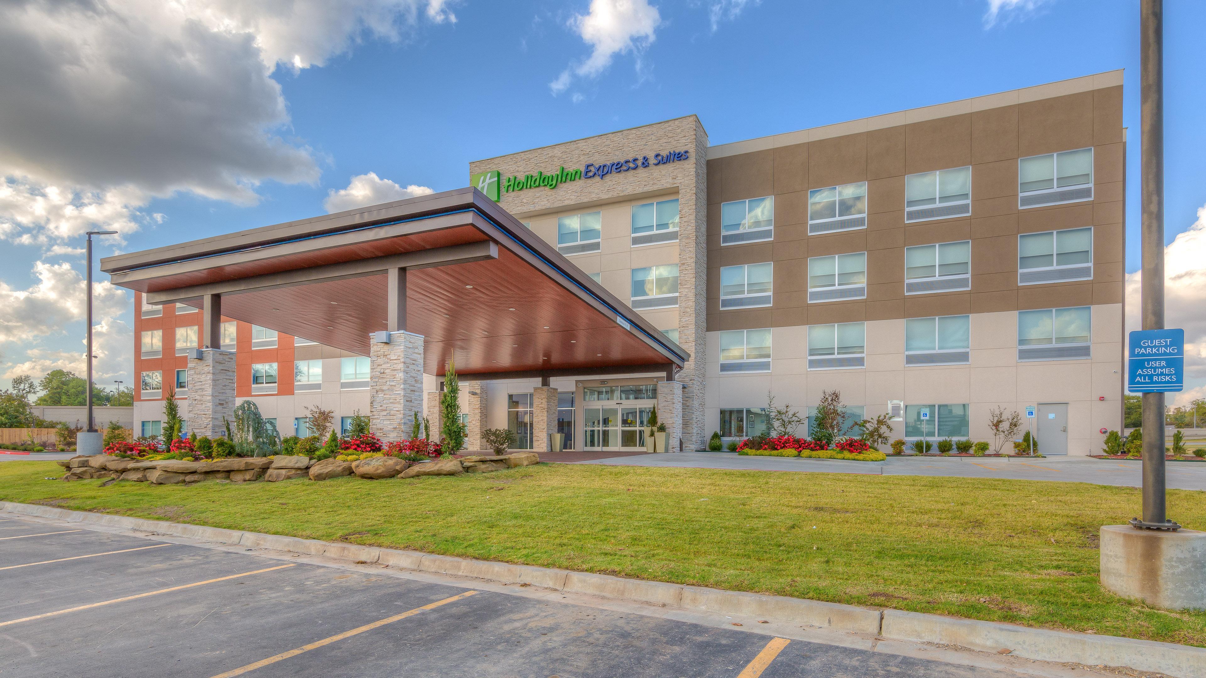 Holiday Inn Express & Suites Tulsa Midtown By Ihg Bagian luar foto