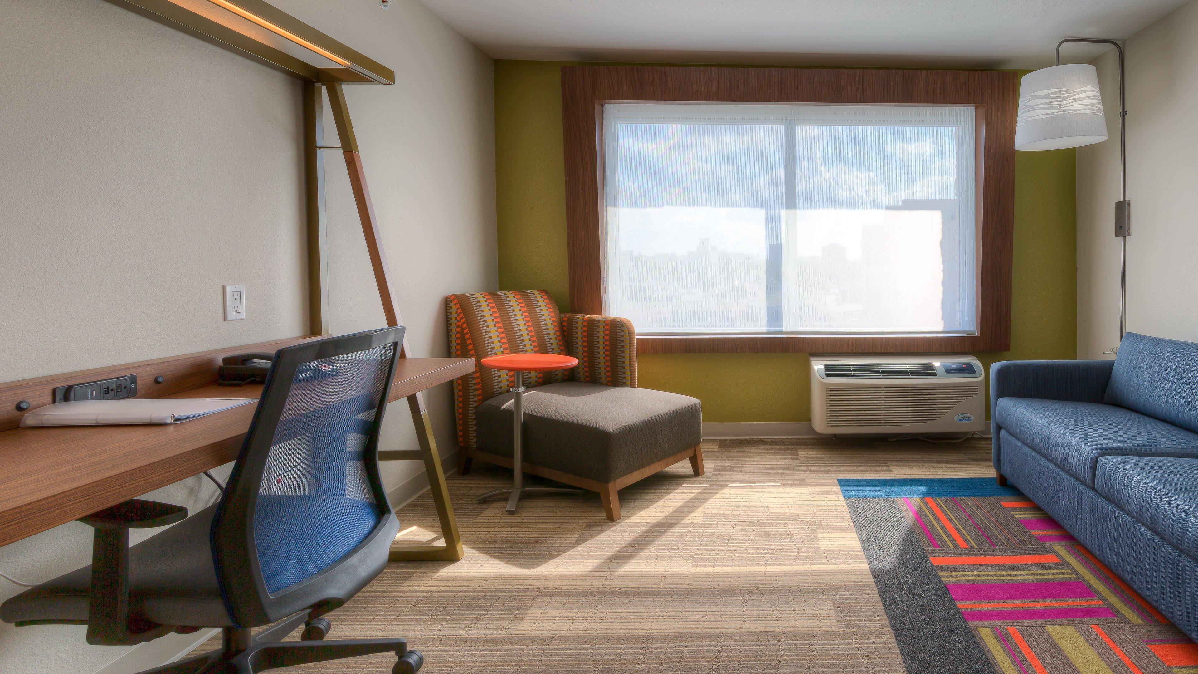 Holiday Inn Express & Suites Tulsa Midtown By Ihg Bagian luar foto